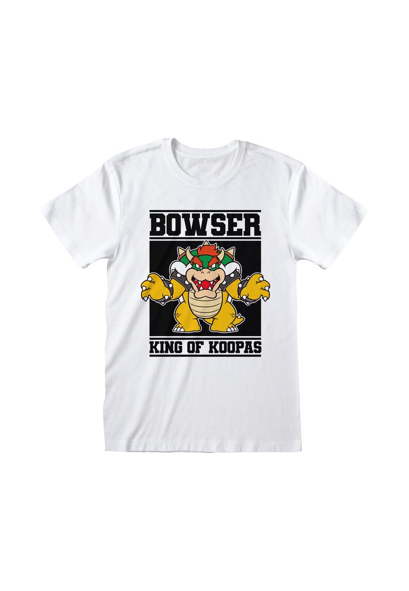 Bílý tričko s grafickým potiskem Bowsera v jasných barvách, s černobílým textem "BOWSER KRÁL KOOPAS".