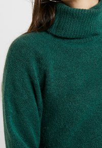 Vero Moda Strickpullover - mottled light green