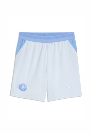 Hellblaue Manchester City Fußballshorts mit dunklerblauen Seitenpaneelen, elastischem Bund sowie Puma- und Vereinslogos auf der Vorderseite.