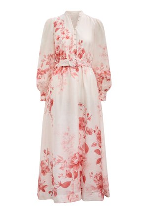 Μακρύ κρεμ φόρεμα με ροζ λουλουδένια σχέδια, μακριά φουσκωτά μανίκια, εμπρόσθιο κούμπωμα με κουμπιά και ταιριαστή ζώνη με στρογγυλό πόρπη στη μέση.