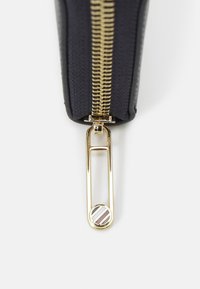 Tommy Hilfiger ICONIC MEDIUM - Novčanik - space blue