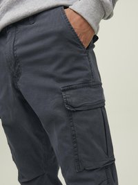 Jack & Jones JPSTACE JJTUCKER AMA - Cargohose - asphalt
