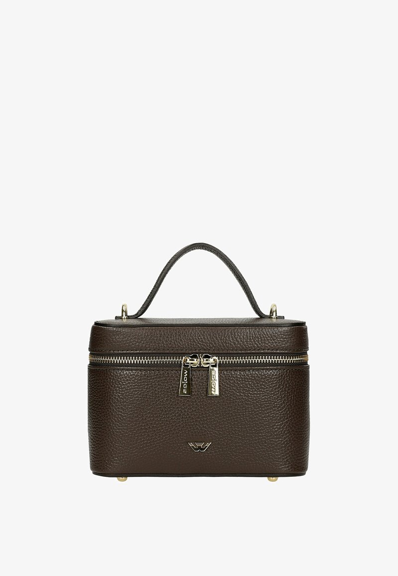 Sac à main rectangulaire en cuir texturé marron foncé avec une poignée supérieure, double fermeture éclair dorée et petit logo doré au centre avant.