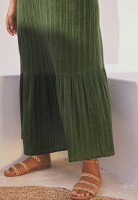 Next REGULAR FIT - Denné šaty - khaki green