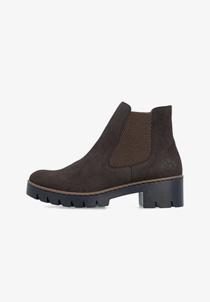 Bottine en daim marron foncé avec panneau latéral élastique, semelle noire épaisse et petit talon bloc pour un usage décontracté ou formel.