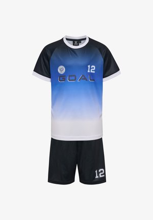 Niebieska koszulka piłkarska w gradientowym kolorze z białym kołnierzykiem i rękawami, z napisem "GOAL" i numerem "12" w czerni. Towarzyszą jej czarne spodenki z numerem "12."