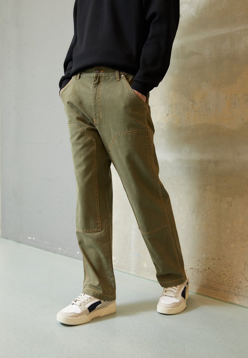 Dickies MADRAS DUCK UTILITY PANT Nadrágok military green/olíva