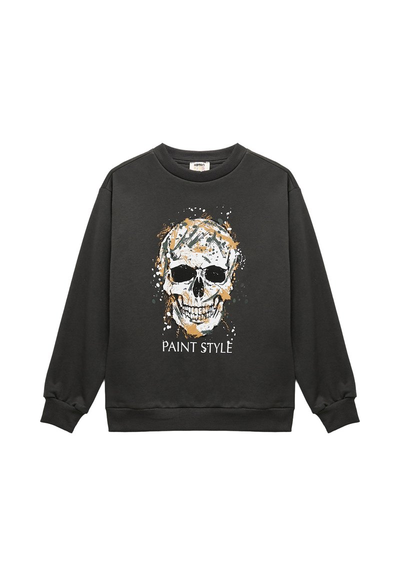 Mørkegrå sweatshirt med et stort kraniegrafik i hvid, orange og grøn med teksten "PAINT STYLE" nedenfor. Den har rund hals og ribbede manchetter.