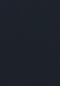 Dunkelblauer Stoff mit einer strukturierten Webart, der glatt und strapazierfähig wirkt und sich für verschiedene Anwendungen wie Polsterungen oder Bekleidung eignet.