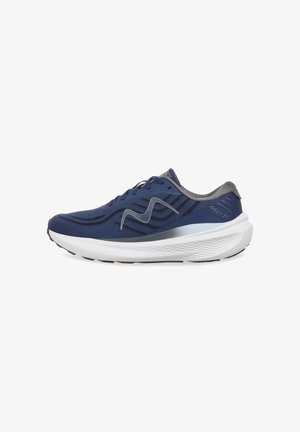 Zapatilla de running navy con parte superior de malla texturizada, acentos grises, una entresuela blanca acolchada y una suela con patrón para tracción.