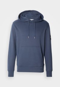 Felpa blu navy in morbido tessuto con tasca a marsupio, cappuccio con cordino e polsini a coste. Presenta un'etichetta con logo sulla manica sinistra.