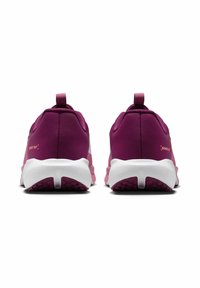 Scarpe sportive viola con tomaia in tessuto strutturato, intersuola bianca e suola in gomma. Presentano una linguetta per il rilascio e dettagli del logo sul lato.