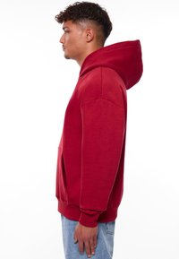 Dropsize MIDDLE LOGO  - Hættetrøje - red