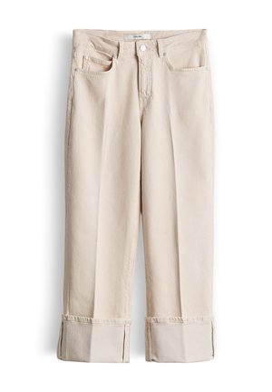 Jeans beige a gamba larga con tasche anteriori, passanti per cintura, chiusura con bottoni e bordi orlati risvoltati alle caviglie.