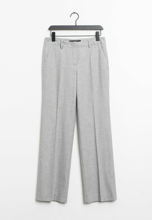 Pantaloni grigi su misura con vestibilità dritta, dotati di due tasche frontali e chiusura con bottone. Realizzati in tessuto strutturato per una maggiore durata.