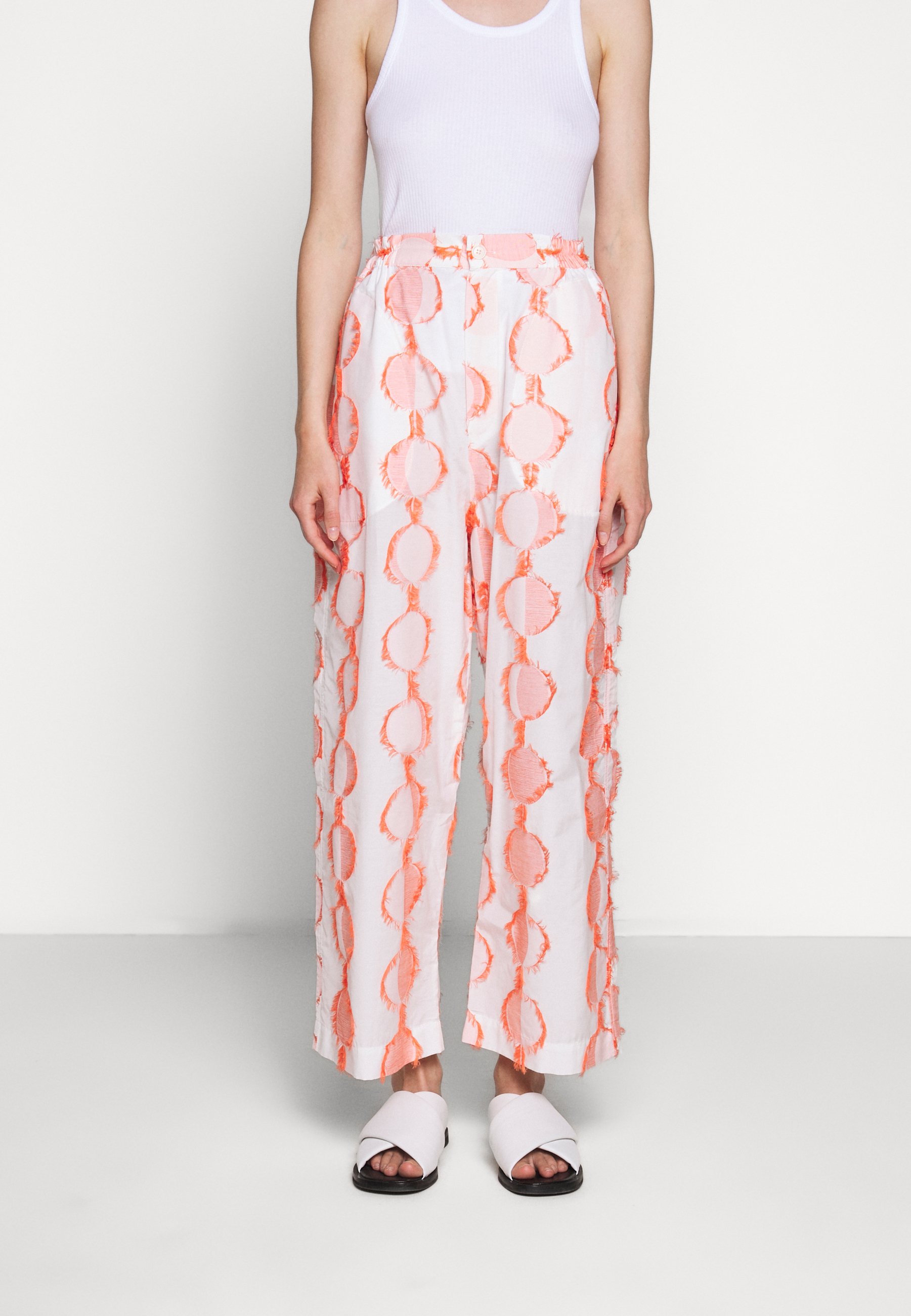 Henrik Vibskov TANOI TROUSER Bukse cream Zalando.no Henrik Vibskov TANOI TROUSER Bukse sand Zalando.no