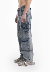 FAVELA MULTIPOCKET UNISEX - Loose-jeans - blue washed
