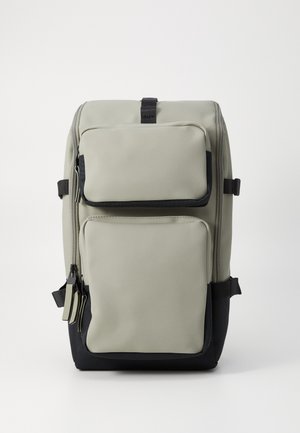 Rains TRAIL CARGO BACKPACK UNISEX - Rygsække - drift