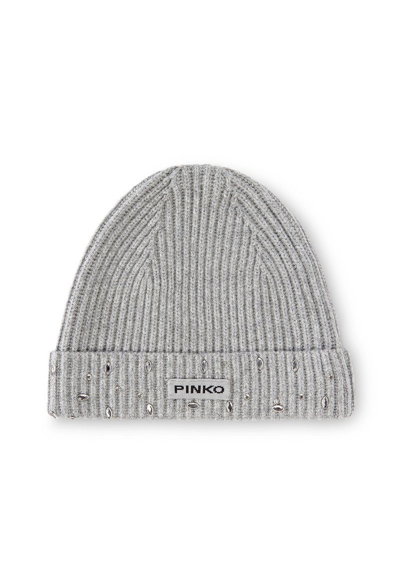 Berretto grigio lavorato a maglia con texture a coste. Presenta un orlo piegato adornato con dettagli metallici decorativi e un'etichetta "PINKO".