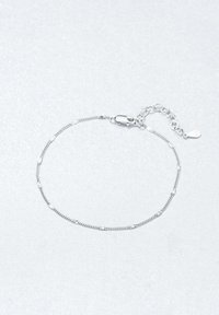 Bracciale in argento con link decorativi e chiusura a girello, dotato di una piccola catena di estensione per lunghezza regolabile.