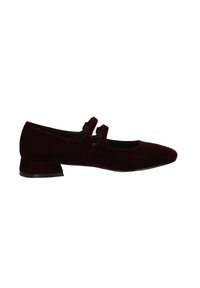 Scarpe Mary Jane in velluto borgogna con tacco basso, punta affusolata e due chiusure a strap regolabili. Tessuto liscio con un design classico.