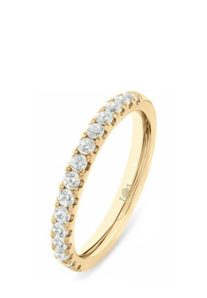 Goldener Ring mit einer durchgehenden Reihe von rund geschliffenen, klaren Diamanten um das Band.