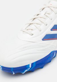 adidas Performance COPA PURE 2.0 ELITE TURF - Fodboldstøvler til kunstgræs - footwrar white/lucid blue/solar red