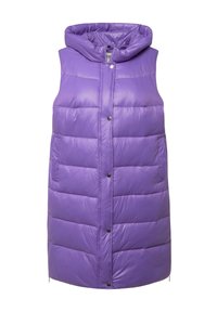 Gilet rembourré violet avec capuche, doté d'une finition brillante, de deux poches frontales et de fermetures à boutons-pression. Texture lisse et design léger.