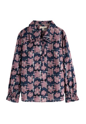 Camisa de manga larga azul marino con estampado floral rosa, con botones en la parte delantera, cuello y puños con volantes, colocada sobre un fondo blanco.