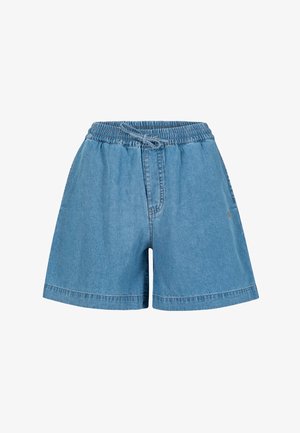 Pantalones cortos de mezclilla azul claro con cintura elástica y cordón, corte holgado y detalles mínimos de costuras.
