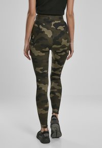 Urban Classics Leggingek - Nadrágok - wood camo