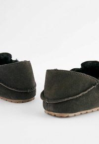 Next KICKDOWN - REGULAR FIT - Tohvelit - black