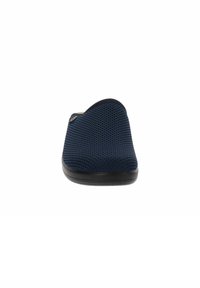Scarpa slip-on in mesh blu navy con punta arrotondata, suola nera e tomaia texturizzata; presenta una sola etichetta con il marchio sul lato.