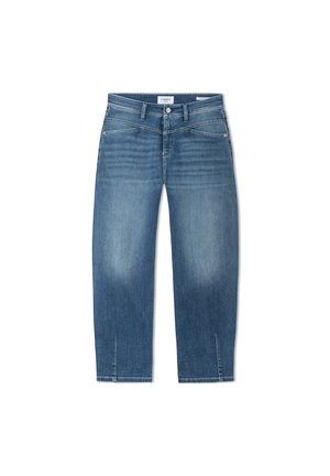 Blaue Denim-Jeans mit Fronttaschen, Gürtelschlaufen, Knopfverschluss und leichtem Verblassen an Oberschenkeln und Knien vor weißem Hintergrund.