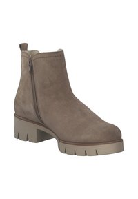 Bruine suède enkelboot met een zijrits en een gevulkaniseerde rubbersole. Heeft een chunky hak en een gladde, ronde teenontwerp.