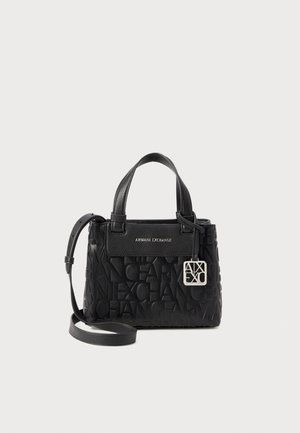 Sort lædertaske fra Armani Exchange med præget logomønster, top håndtag, aftagelig skulderrem og metal brand vedhæng.