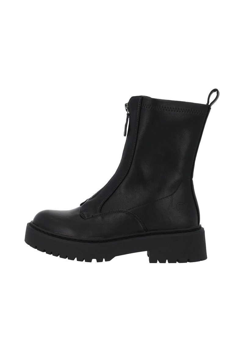 Bota de cuero negra hasta el tobillo con cremallera lateral, suela de goma gruesa y lazo en la parte posterior para un fácil uso. Textura suave, diseño minimalista.