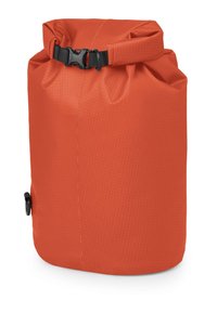 Borsa impermeabile arancione con chiusura a rotolo, fibbia nera e superficie texturizzata. Presenta un foro di drenaggio laterale per il controllo dell'umidità.