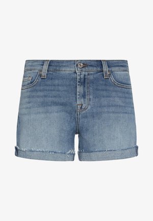 Shorts en denim bleu clair avec ourlet effiloché et revers. Fermeture à bouton sur le devant et design à cinq poches.
