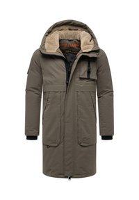 Olivno zelen park z vložkom iz krzna na kapuhi, zadrgo, dvema sprednjima žepoma in žepom na prsih. Narejen iz vodoodpornega materiala.