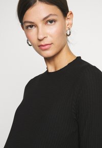 ONLY MATERNITY OLMEMMA HIGH NECK - Langærmet T-shirt - black