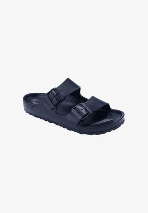 Sandalo nero con punta aperta, due cinturini regolabili con fibbie, plantare sagomato e suola testurizzata antiscivolo.