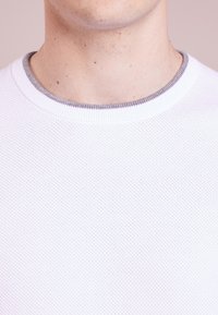 Michael Kors Stickad tröja - white
