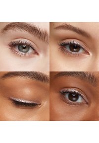 Fire nærbilleder af forskellige øjne, der viser forskellige øjenfarver, teksturer og makeup-stilarter, herunder skinnende accenter og markerede vipper.