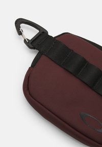 Oakley COMMUTER WALLET UNISEX - Peňaženka - grenache