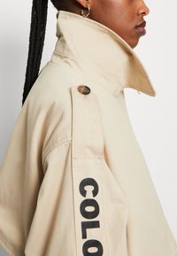 Colourful Rebel KAIA OVERSIZED - Trenčkot - light sand