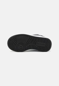 Champion RD18 2.0 MID B PS UNISEX - Basketballsko - white/grey/new black