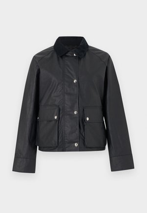 Mustast lühendatud jakk pikkade varrukatega, ees krõpsuga, kahe suure esitlapi taskuga ja fliiskraega.