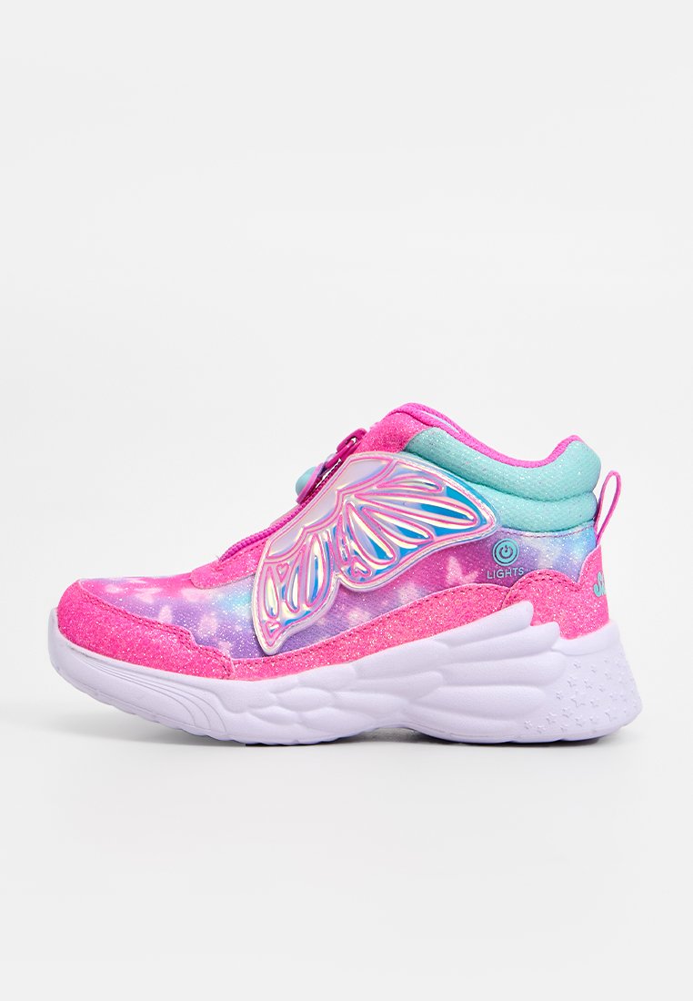 Rosa und blaue Sportschuhe mit glitzerndem Finish, Schmetterlingsflügel-Design, Lichtfunktion und einer strukturierten Sohle für besseren Halt.