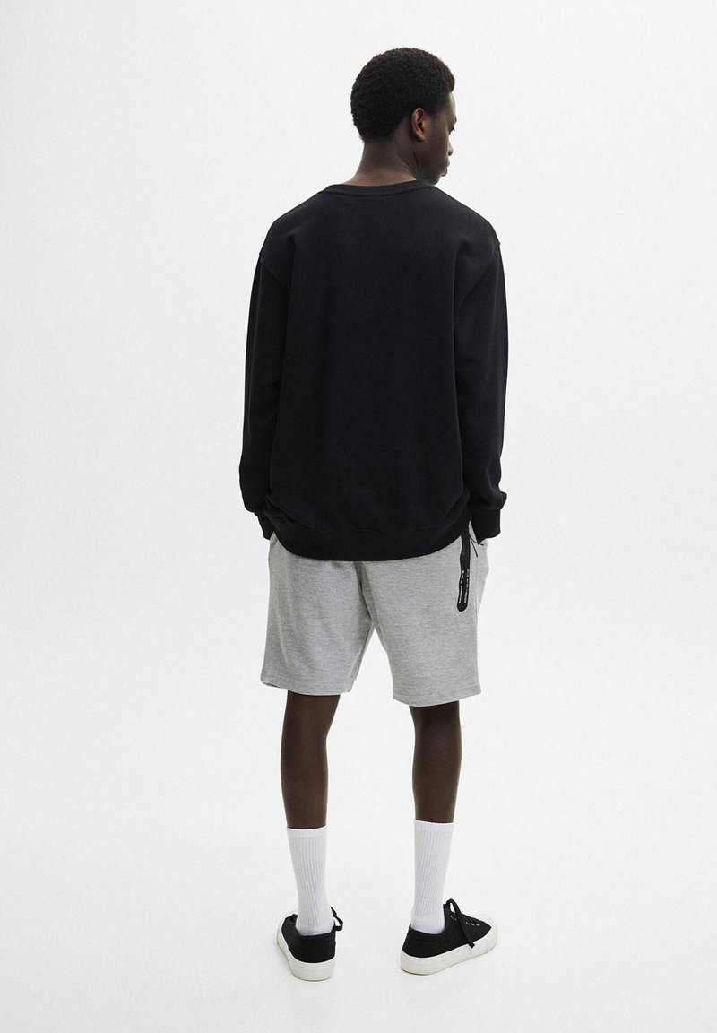 Herren Trainingsanzüge | PULL&BEAR BERMUDA JOGGERS WITH DRAWSTRING Jogginghose light grey/hellgrau - WU04262 Herren Trainingsanzüge | PULL&BEAR BERMUDA JOGGERS WITH DRAWSTRING Jogginghose light grey/hellgrau - WU04262